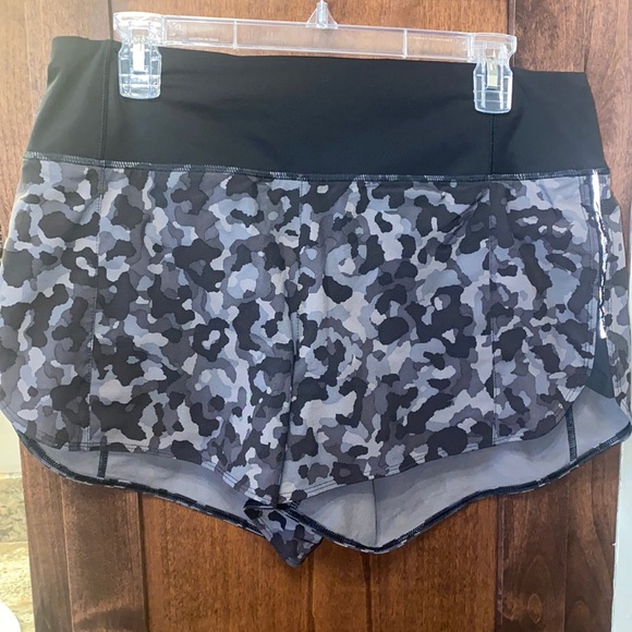 Athleta Pants - Athleta M Running free shorts